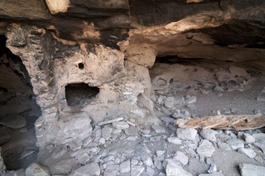 Wide view of the Hinkle Park Cliff Dwelling.