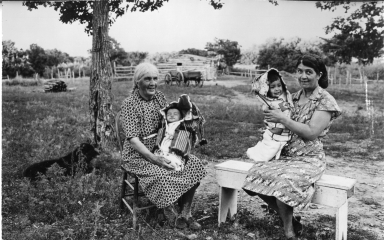 Two Sioux women with babies